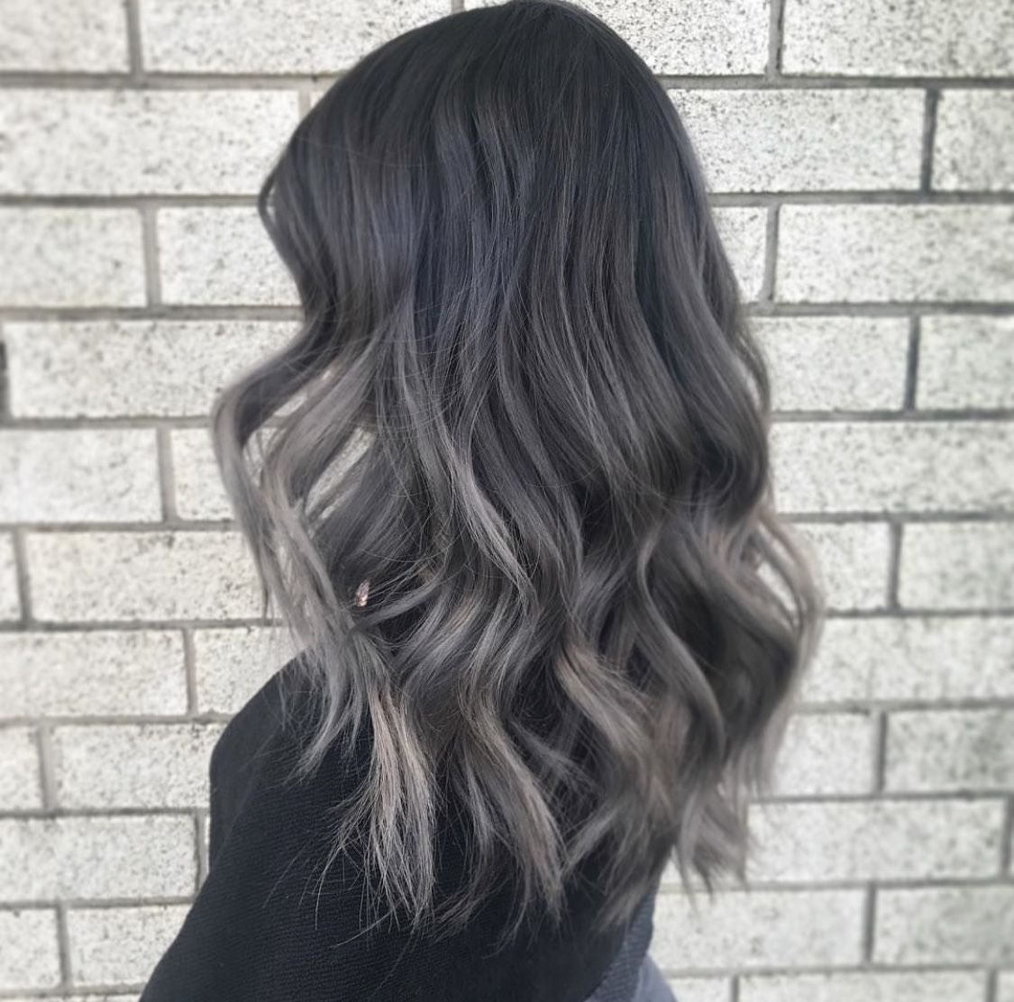 Черные волосы с пепельным оттенком