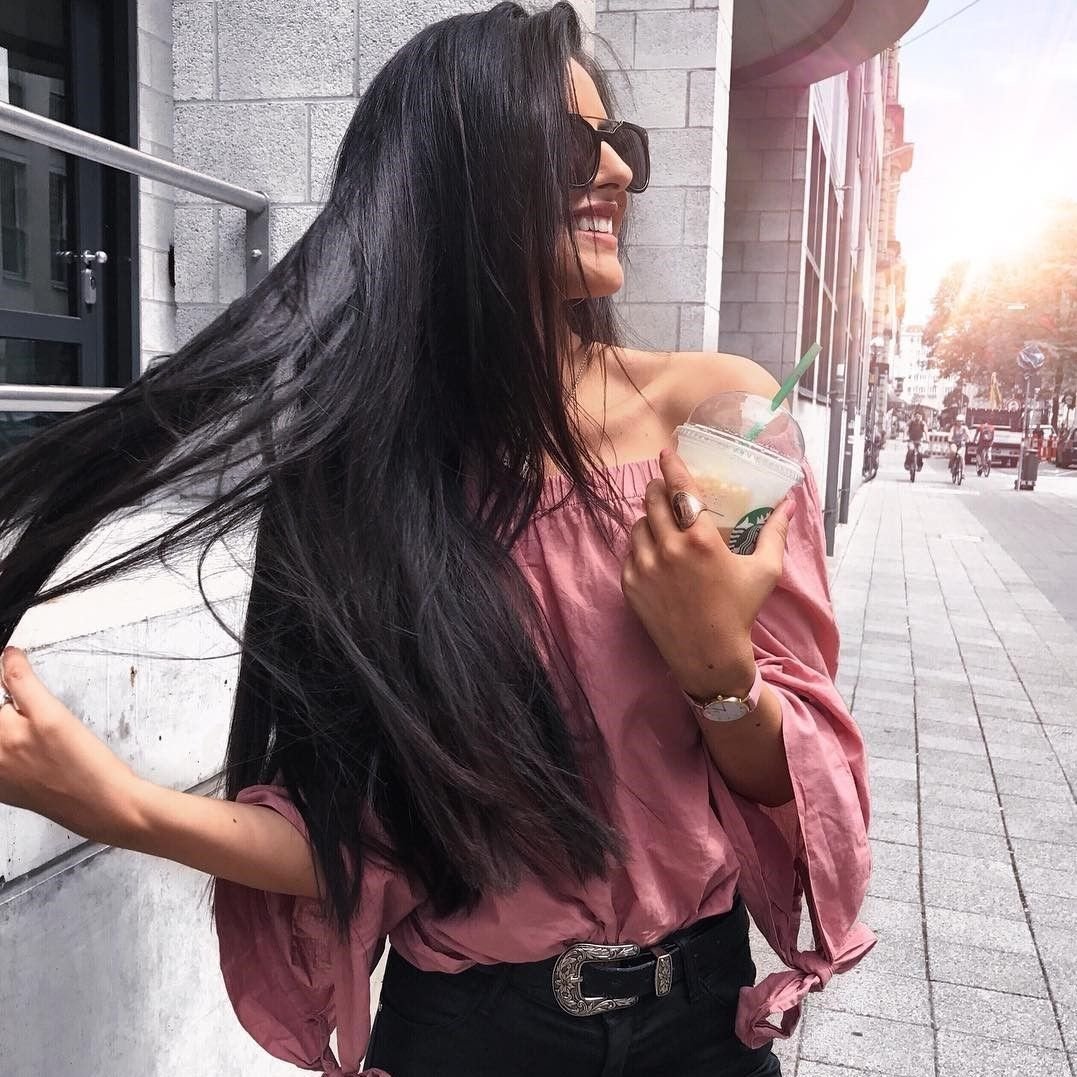 Брюнетка с длинными волосами Инстаграмм