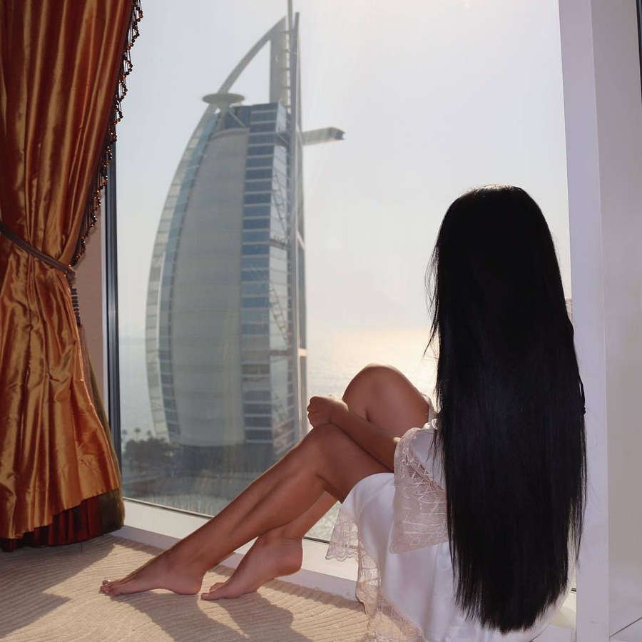 Брюнетки с длинными волосами в Дубае