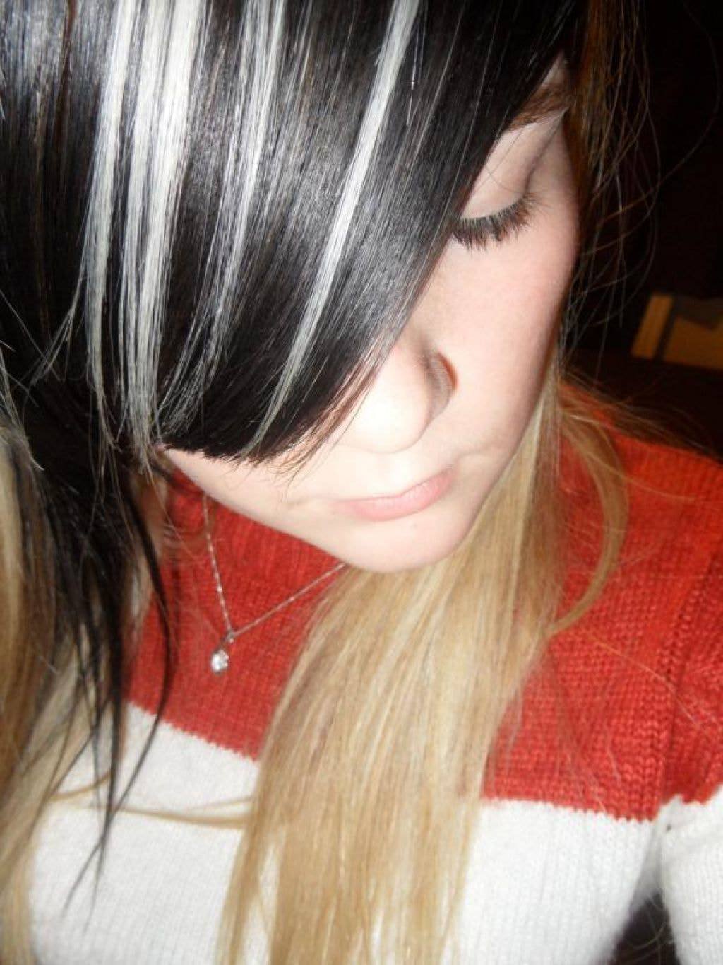 Девочка со светлыми волосами