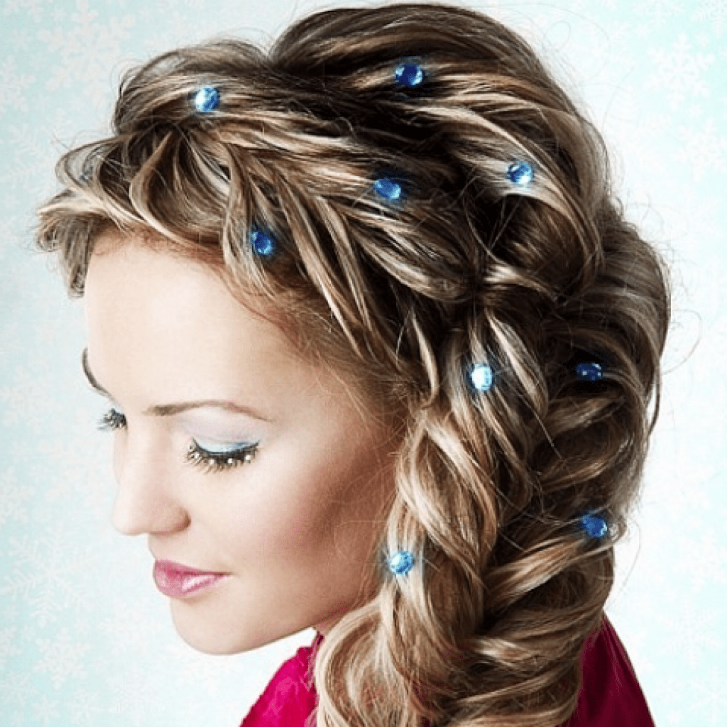 Праздничные косы на средние волосы