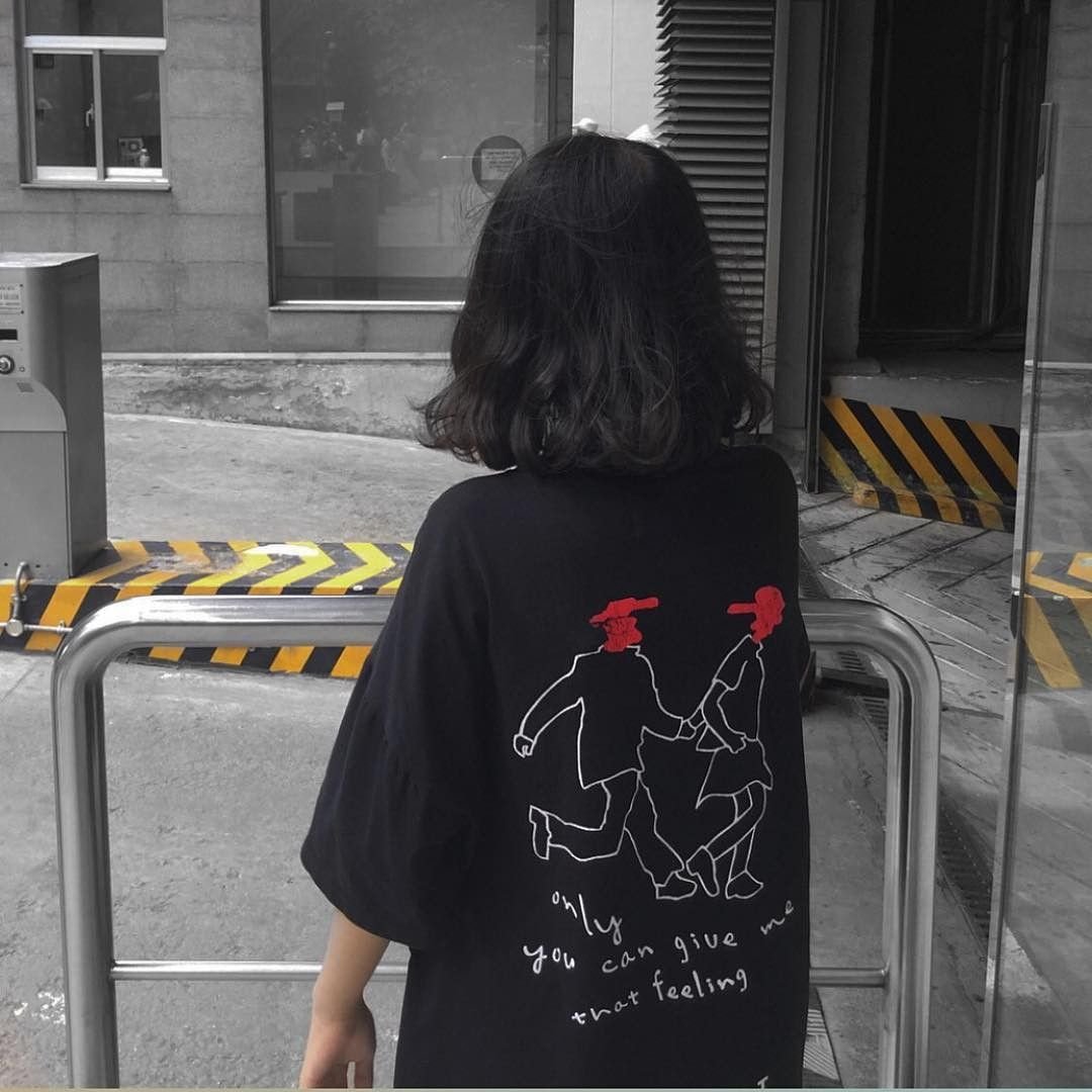 Девочка с черным каре без лица