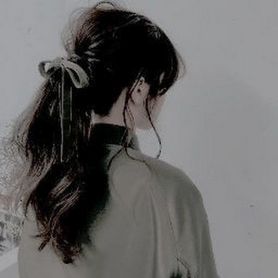 Девушка с темными волосами Эстетика