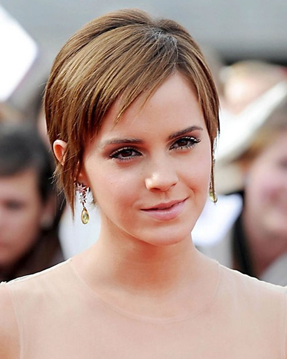 Эмма Уотсон подстриглась