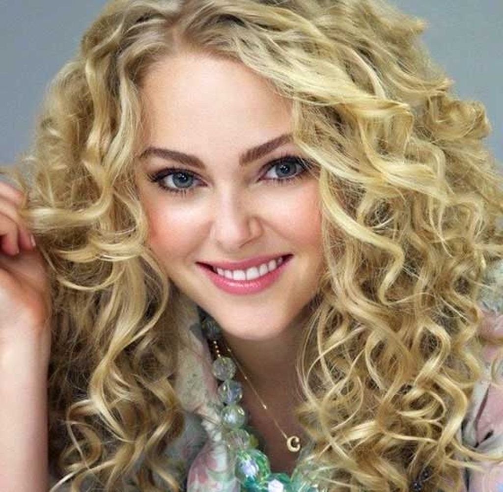 ANNASOPHIA Robb кудрявая