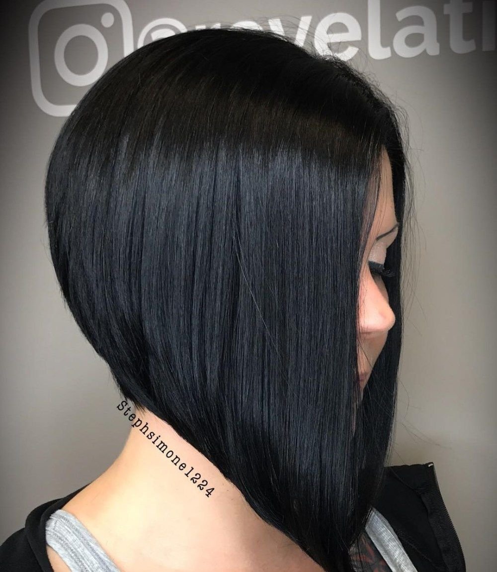 Боб каре брюнетки