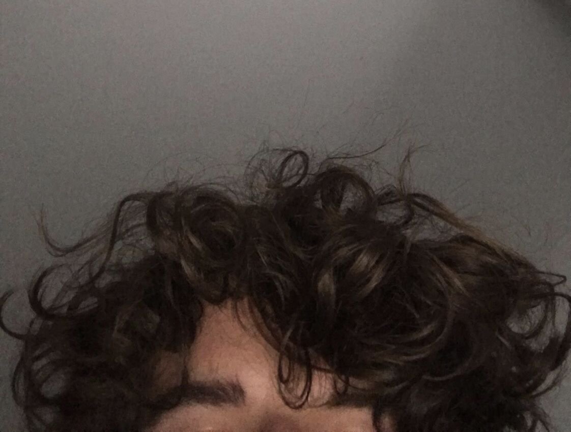 Кудрявые волосы у парней без лица