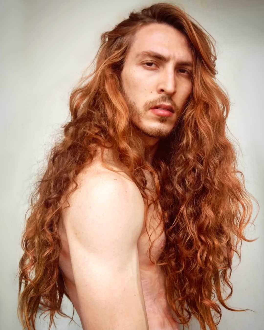 Длинноволосый Джером Мэтью