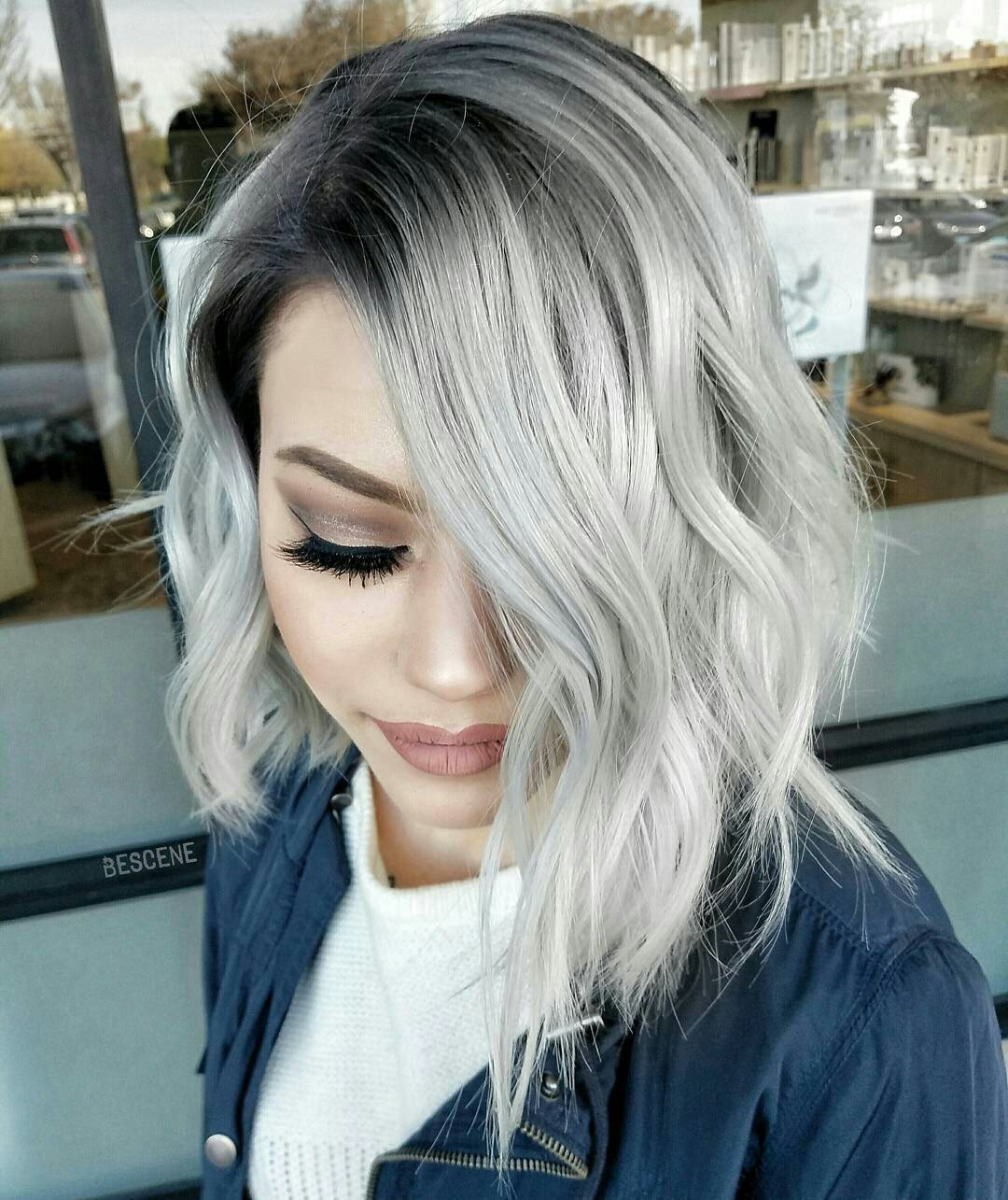 Блонд с черными корнями