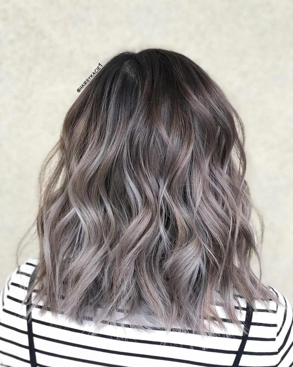 Пепельный балаяж на темные волосы средней