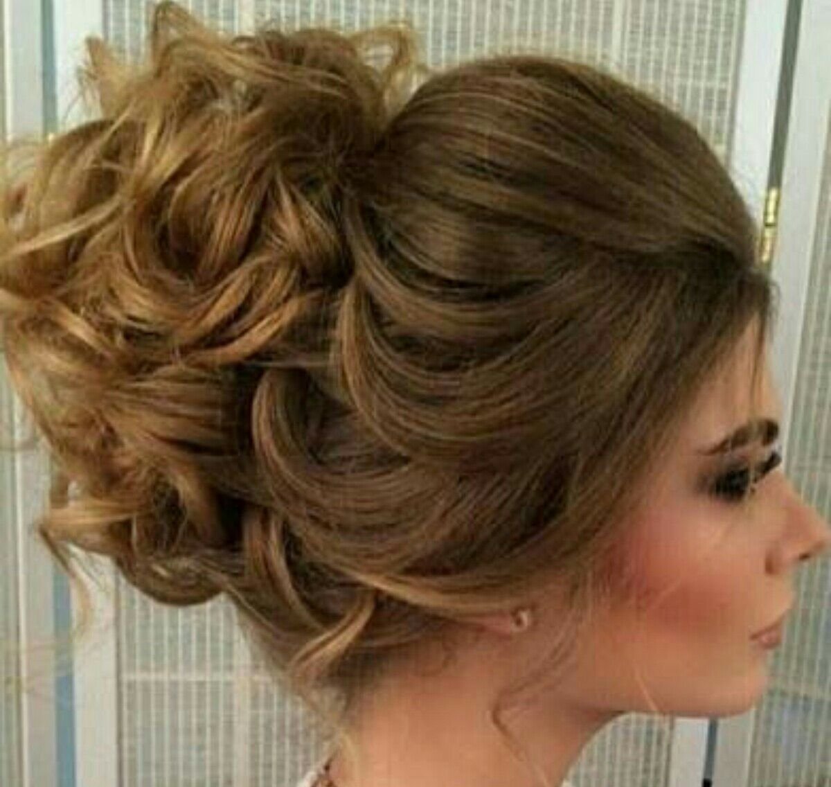 Высокий свадебный пучок на средние волосы