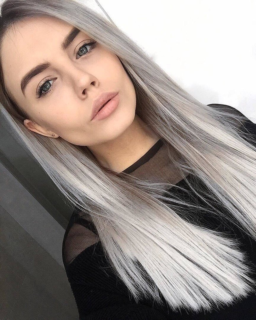 Блондинка с черными бровями