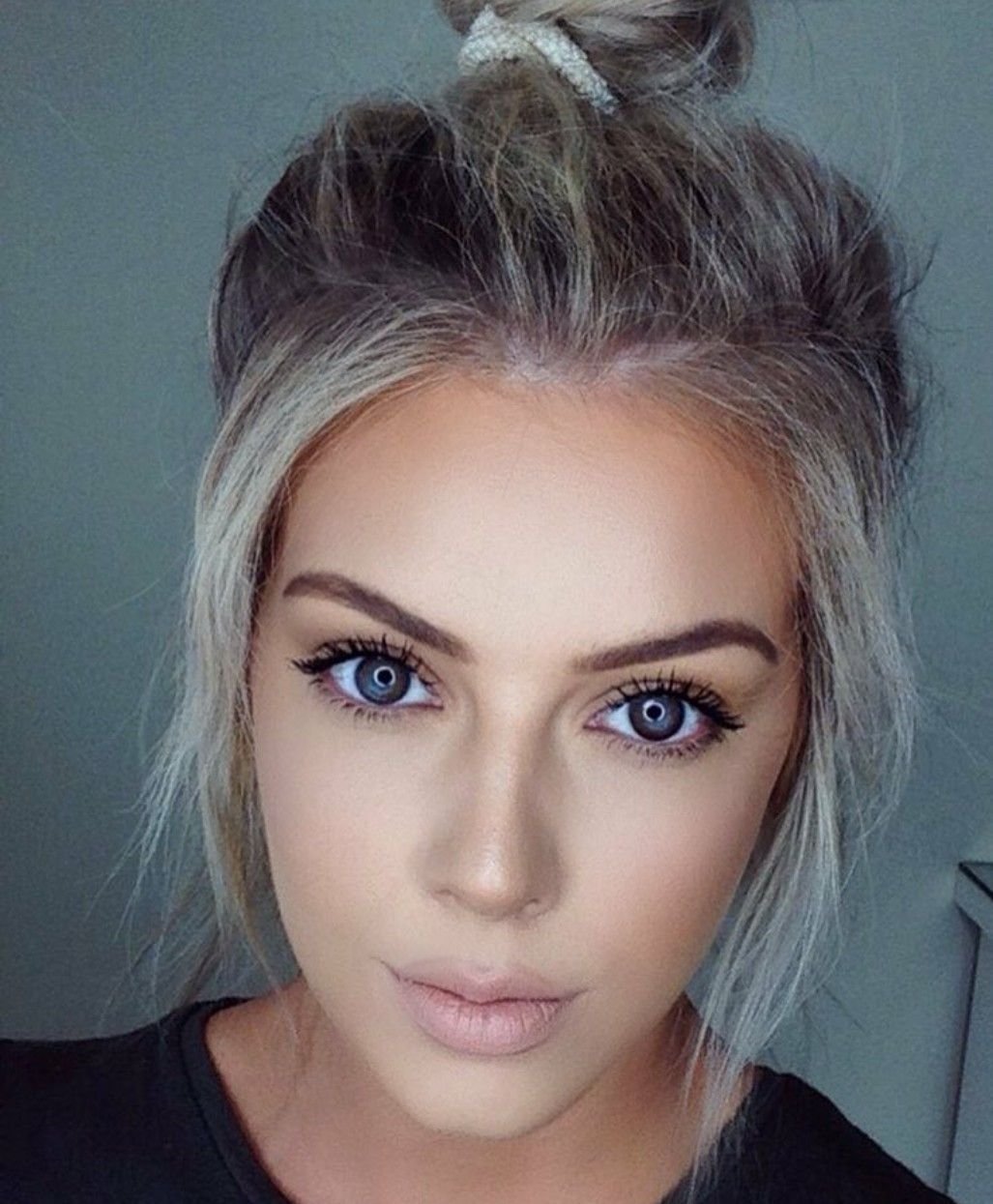 Красивые девушки с пепельными волосами