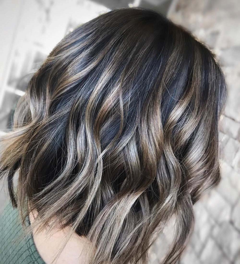 Мелирование на темные волосы c Селиной