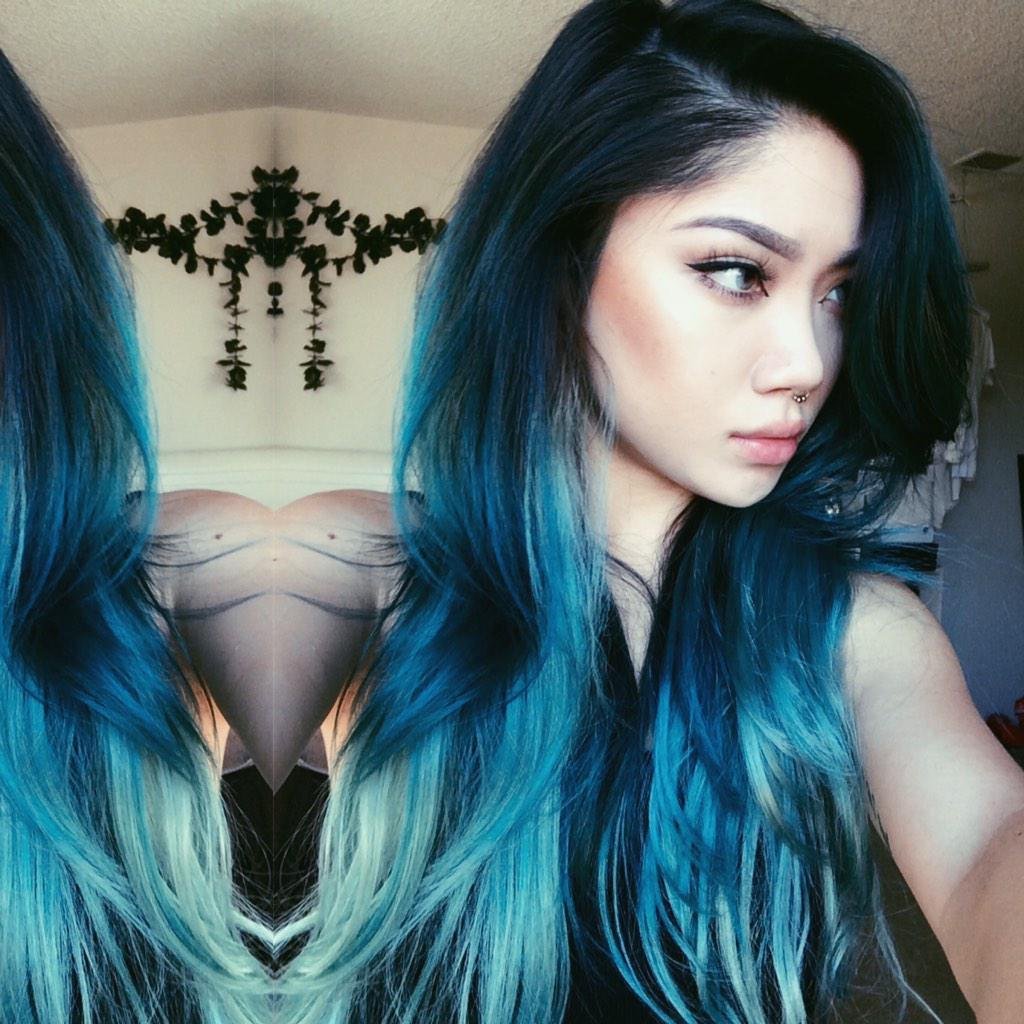 Синие пряди