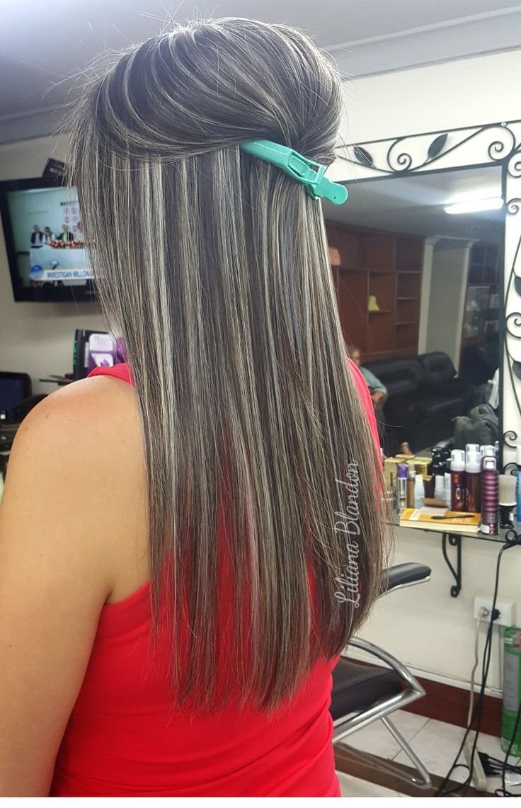 Нарощенные белые пряди