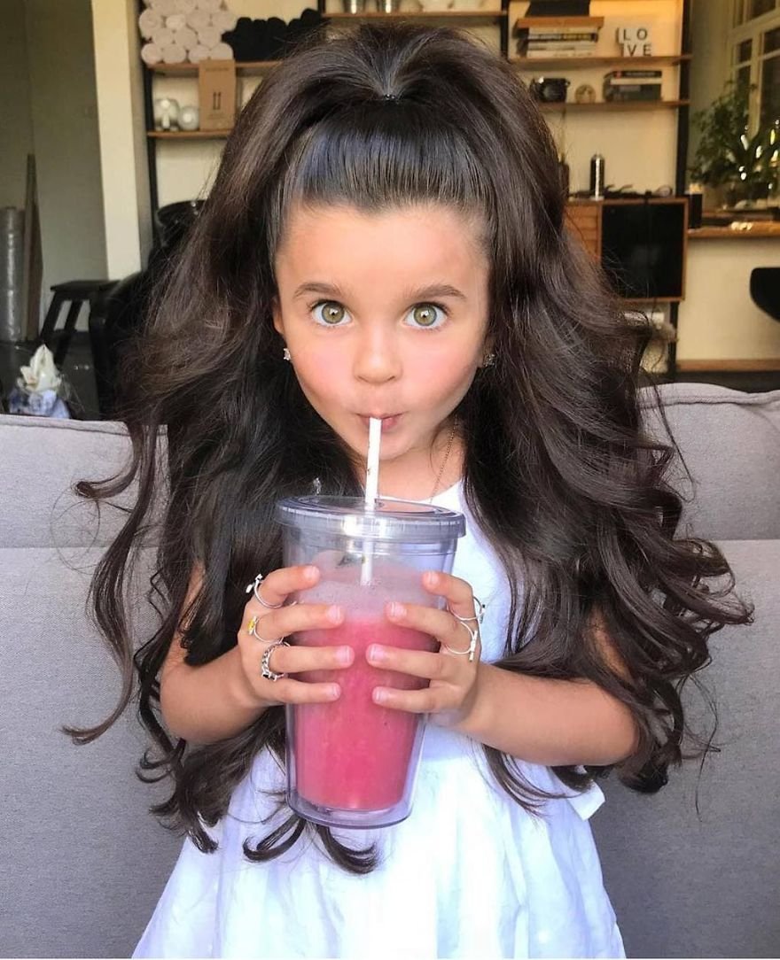 Миа Афлало волосы