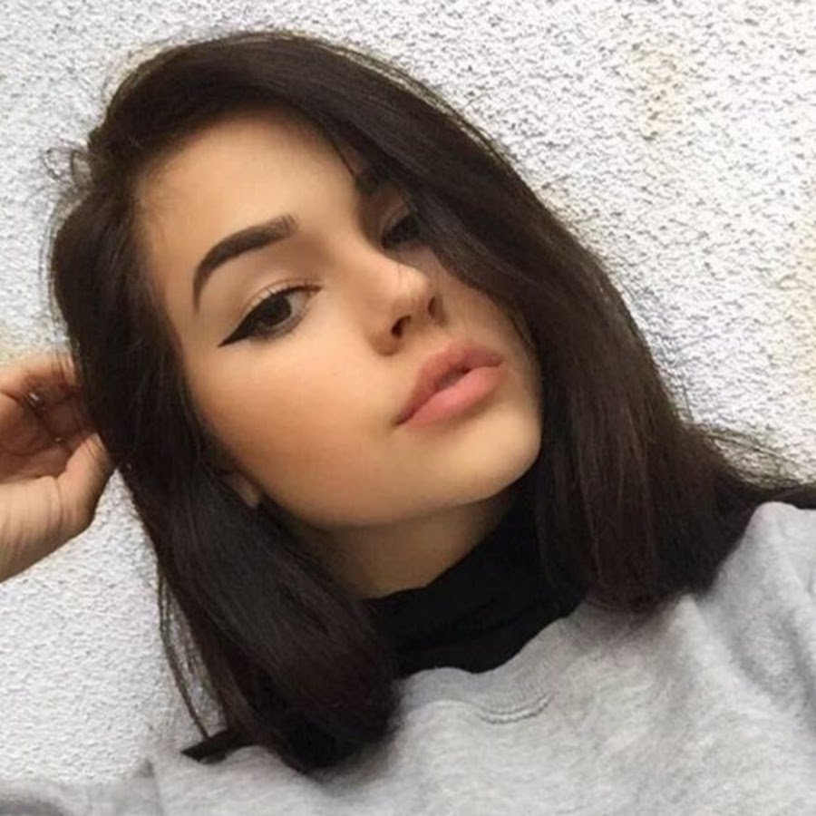 Мэгги Линдеманн с короткими волосами