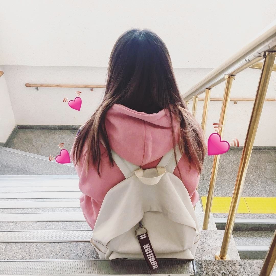 Девушка кореянка спиной