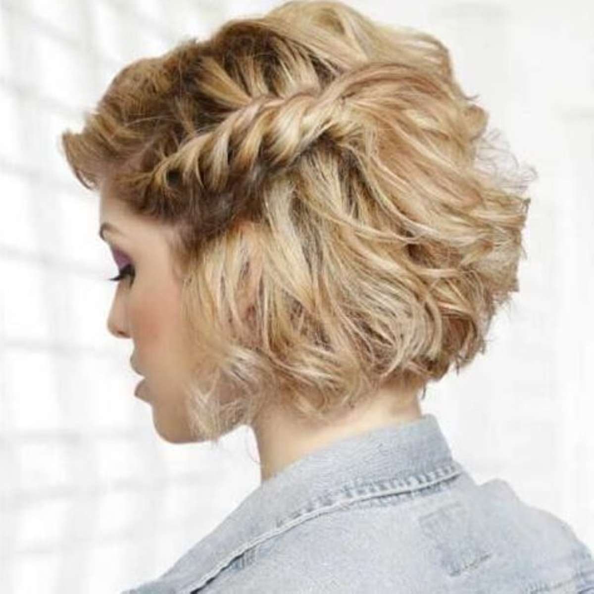 Торжественная прическа на каре