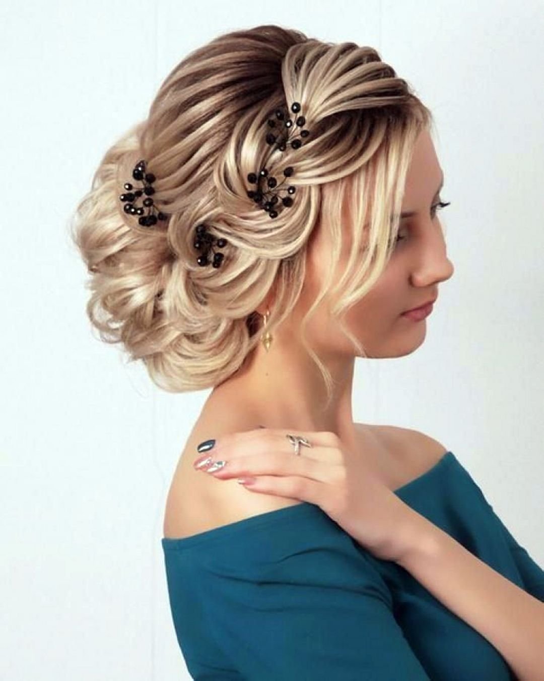 Быстрые элегантные прически на средние волосы