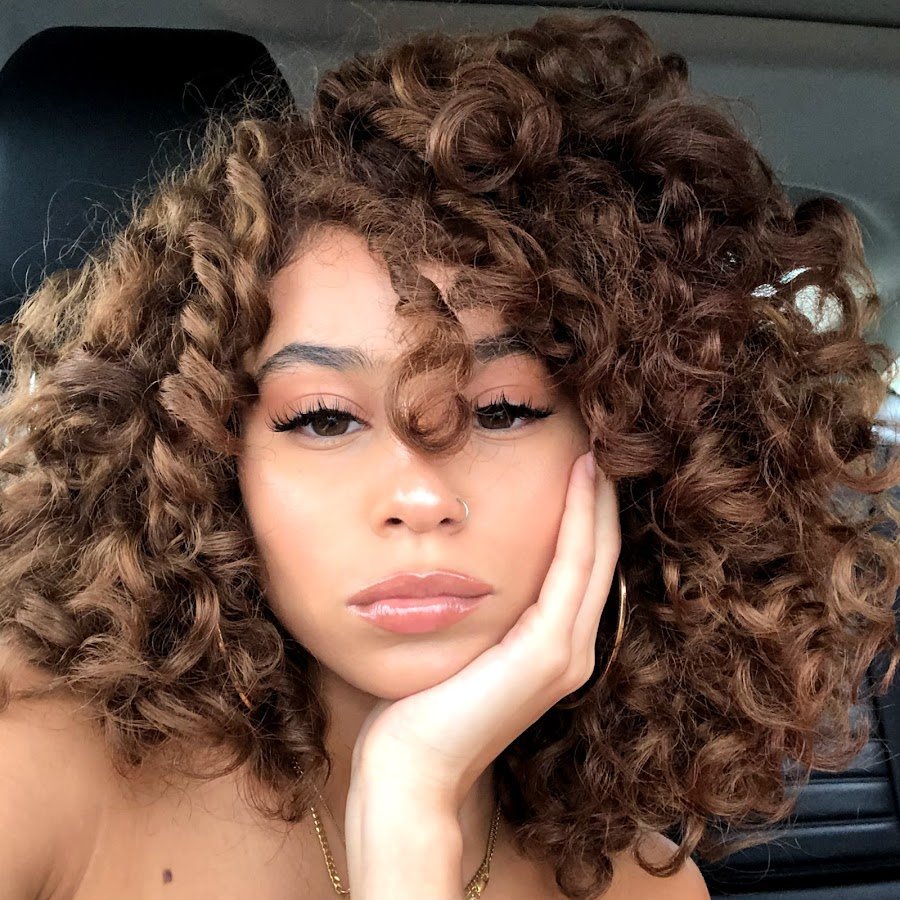 Рыжие кудрявые волосы каре