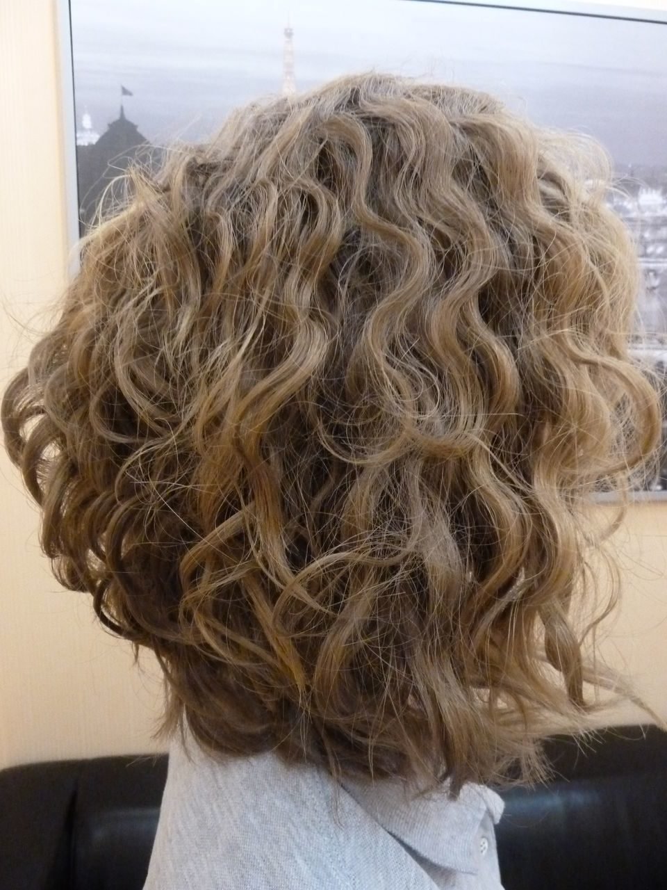 Крупная химия на средние волосы