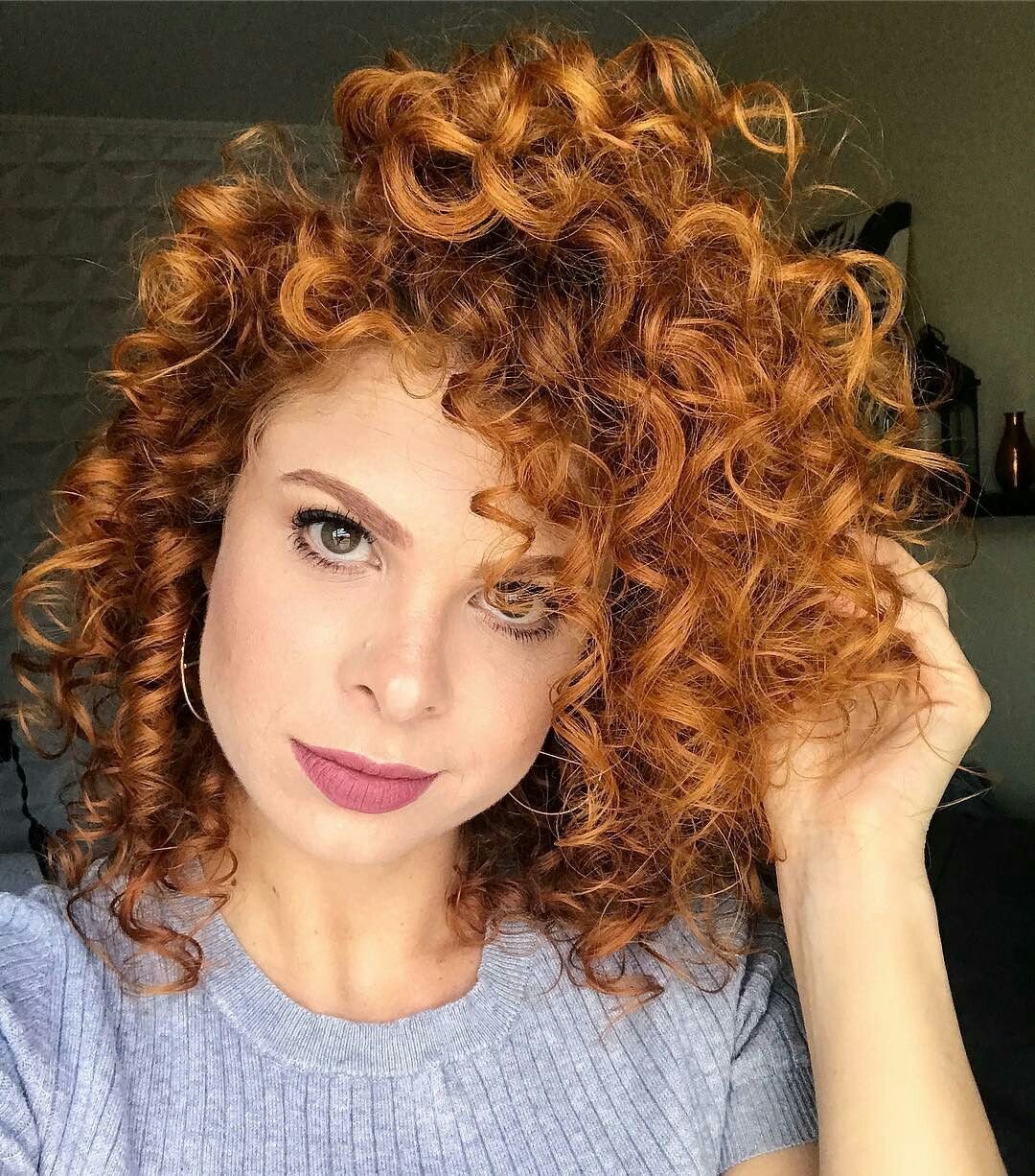 Рыжие кудрявые волосы короткие