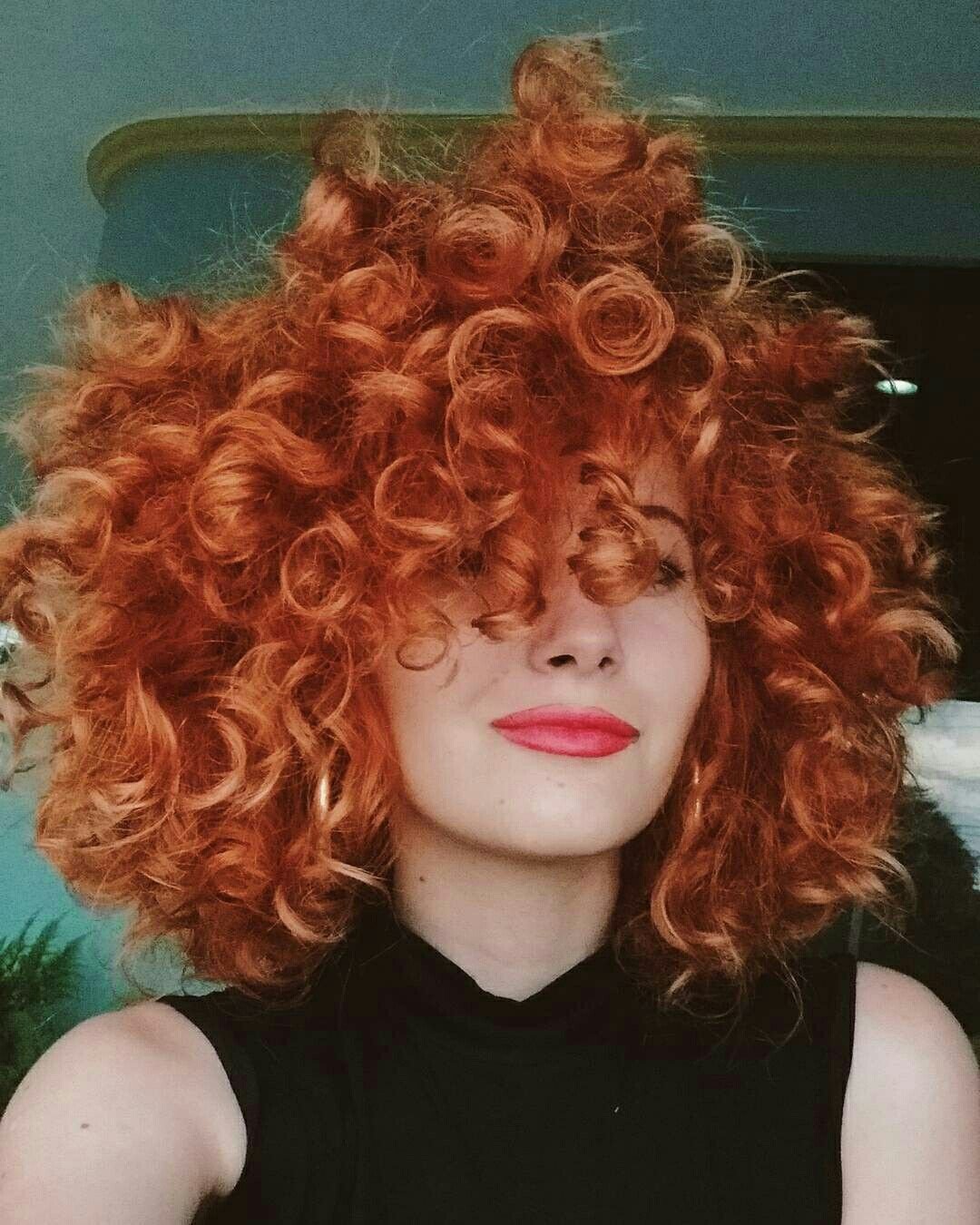 Рыжие кудрявые волосы