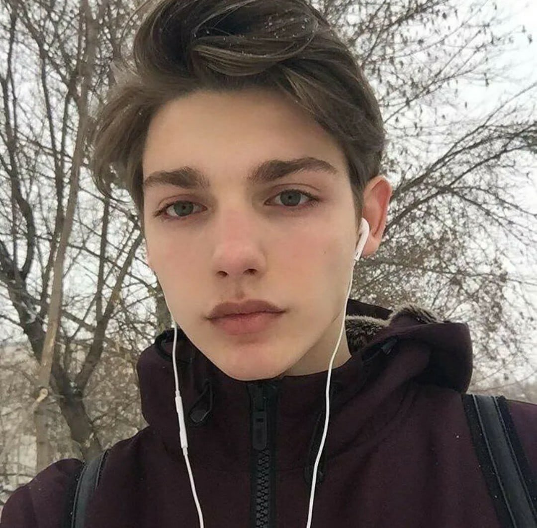 Manu Rios в зеркале