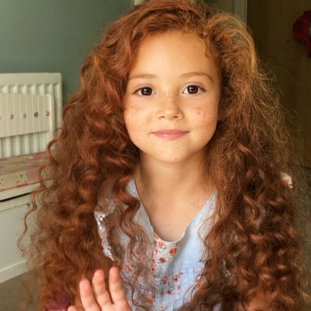 Прическа с локонами для девочки