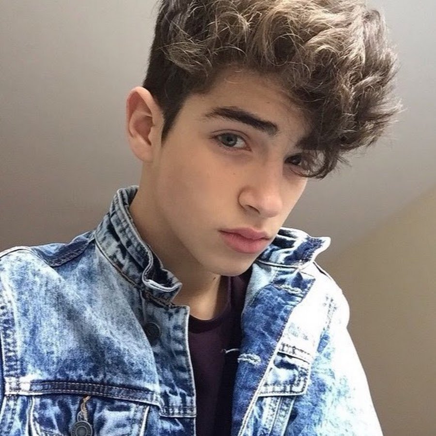 Ману Риос тату