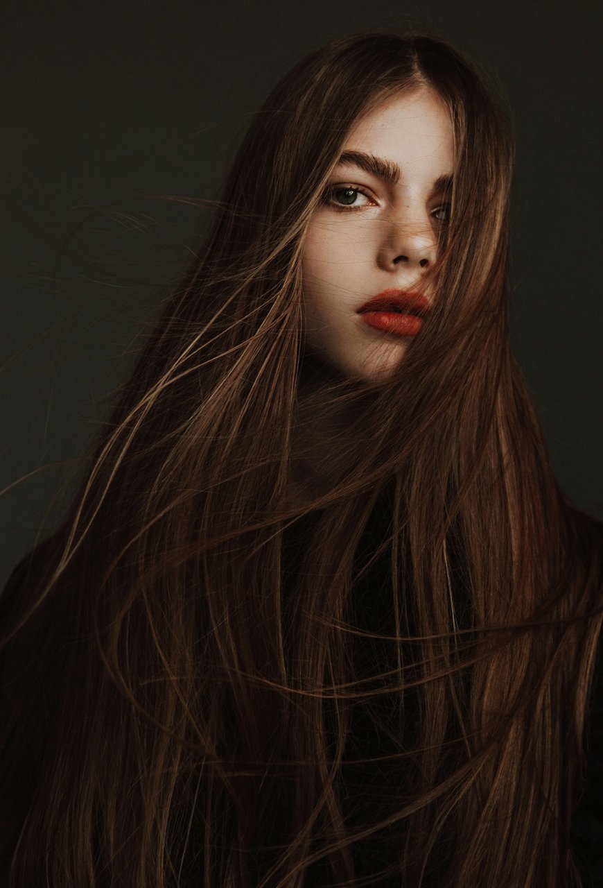 Длинные русые волнистые волосы