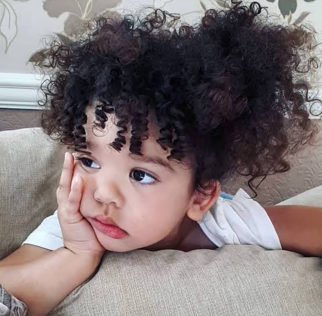 Лорен Калавей с каштановыми волосами