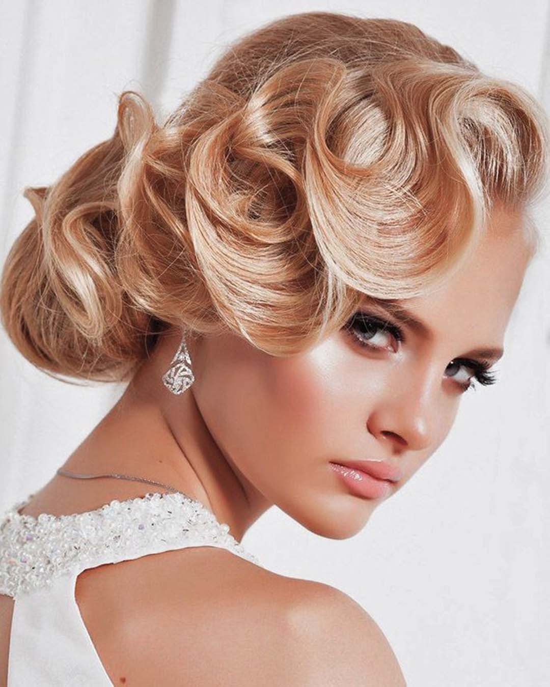 Женская прическа пучок