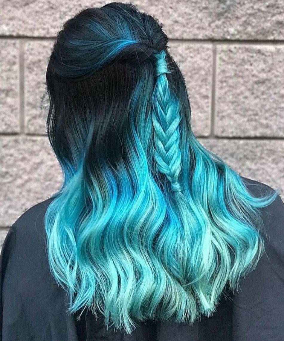 Окрашивание с синими прядями