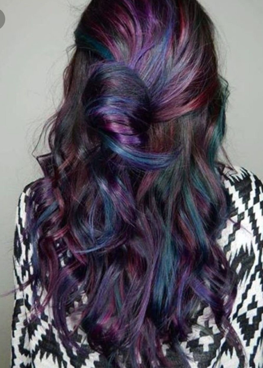 Фиолетовые волосы с синими прядями