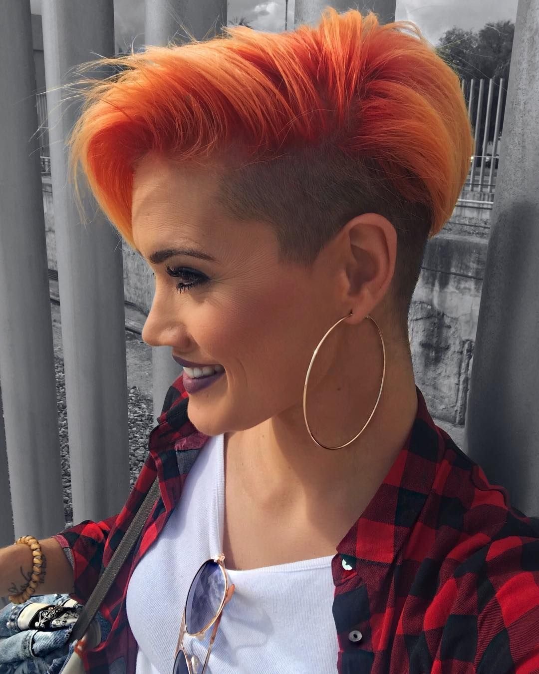 Короткая стрижка рыжая с выбритыми висками