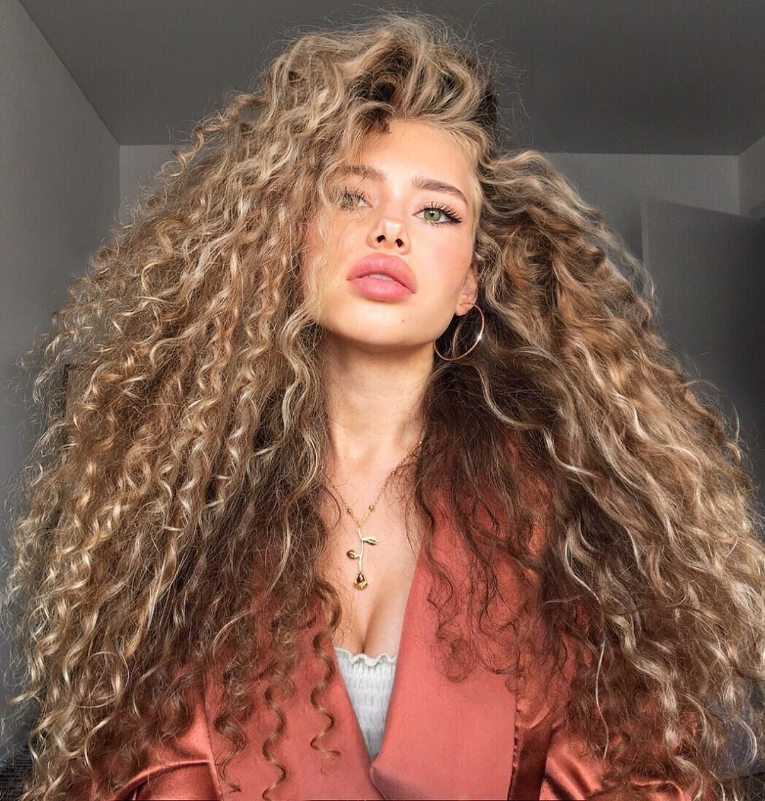 Прическа кудри