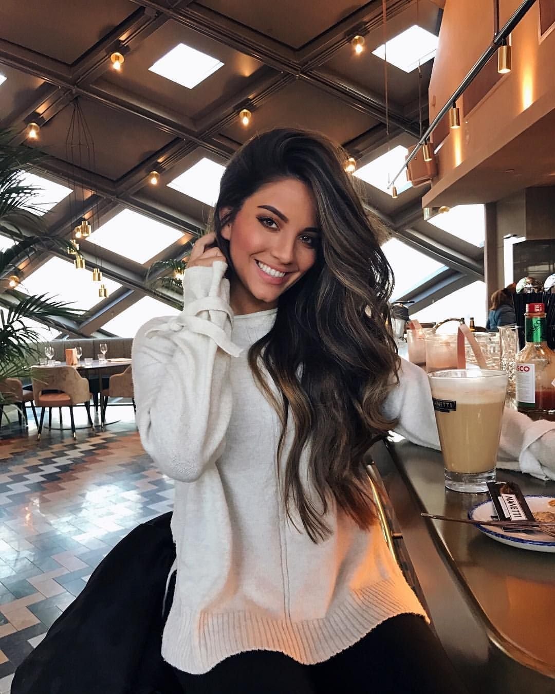 Девушка с каре