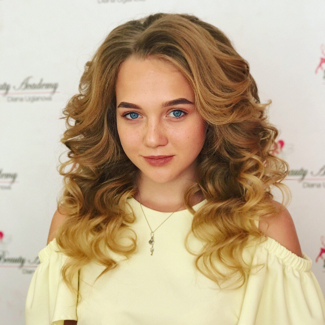 Прическа с кудрями для девочки