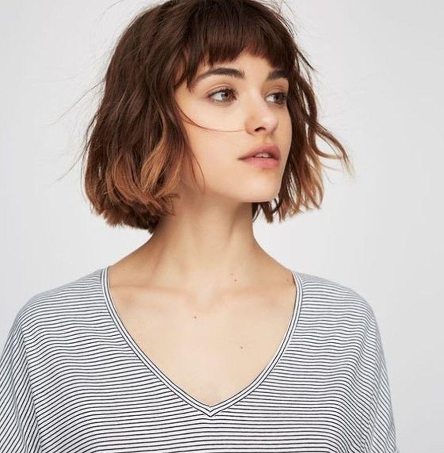 Короткие волнистые волосы с челкой