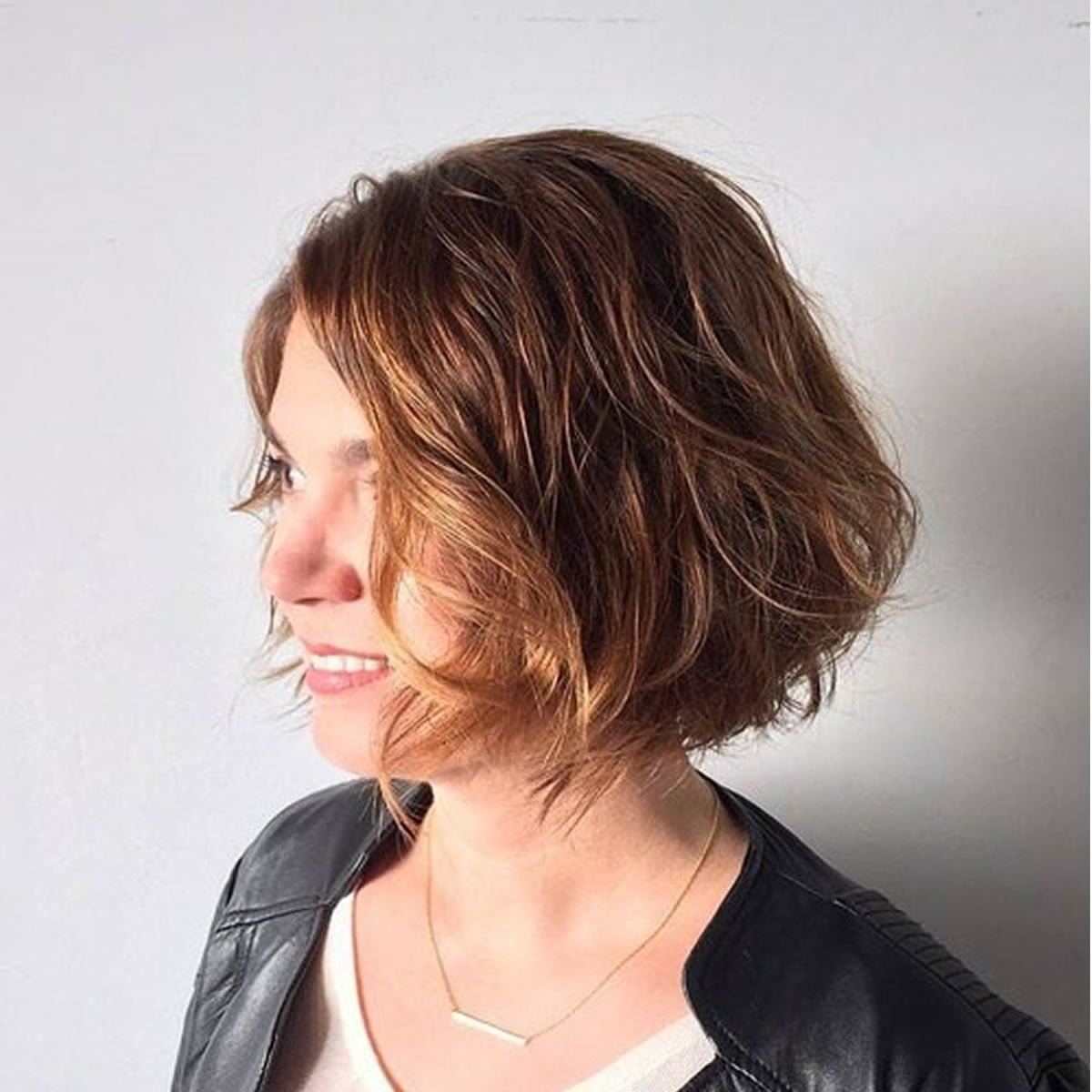 Боб Каскад на вьющиеся волосы до плеч