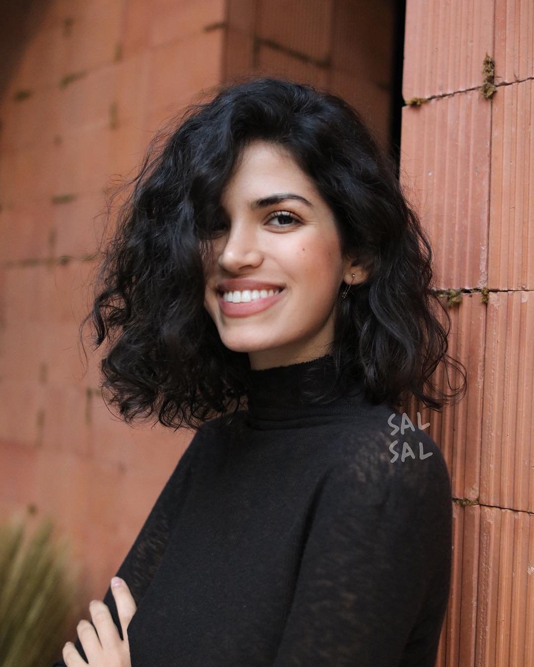 Стрижка на волнистые волосы до плеч