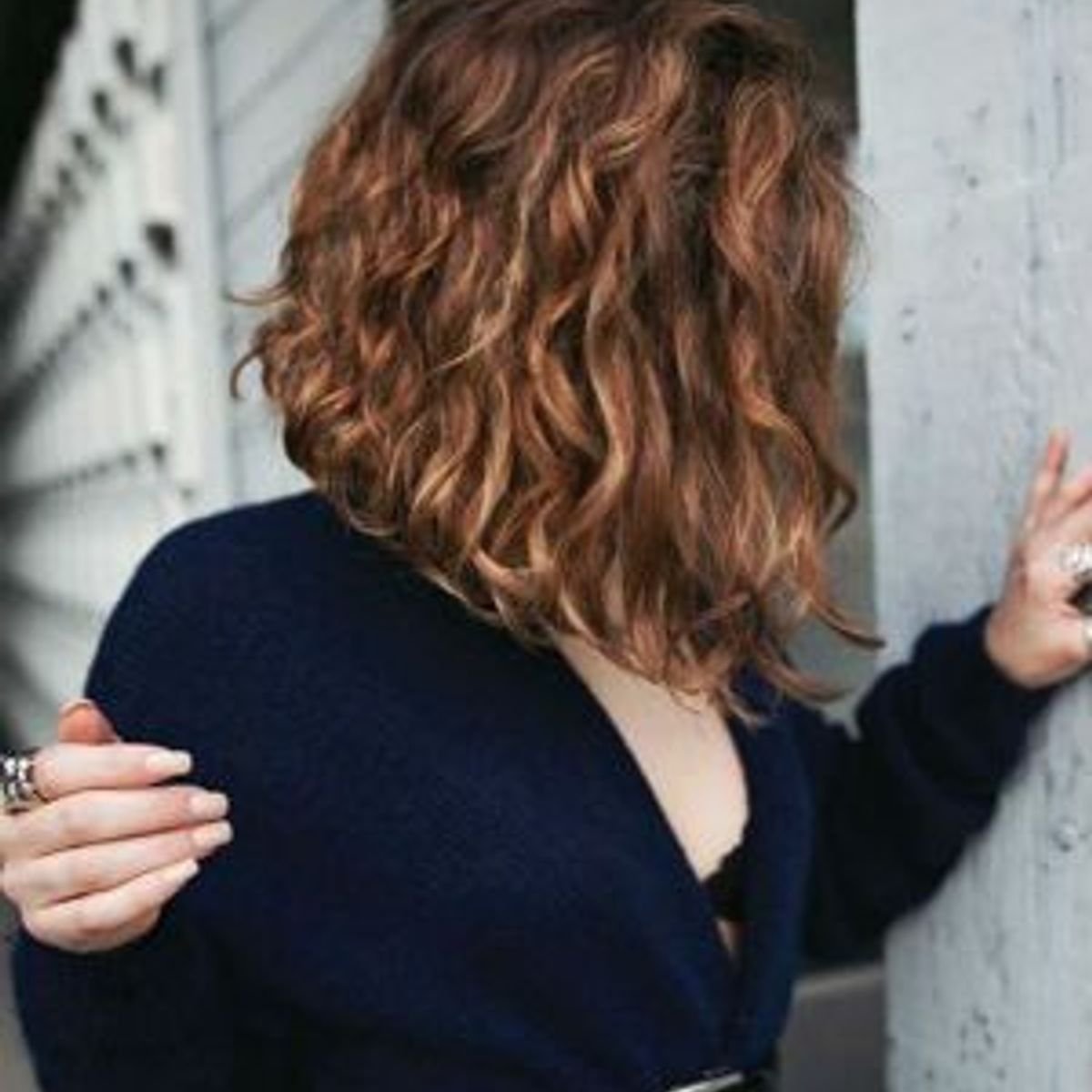 Удлиненное каре на кудрявые волосы