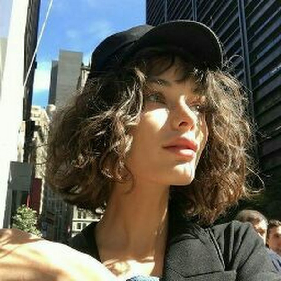 Удлиненное каре кудрявые