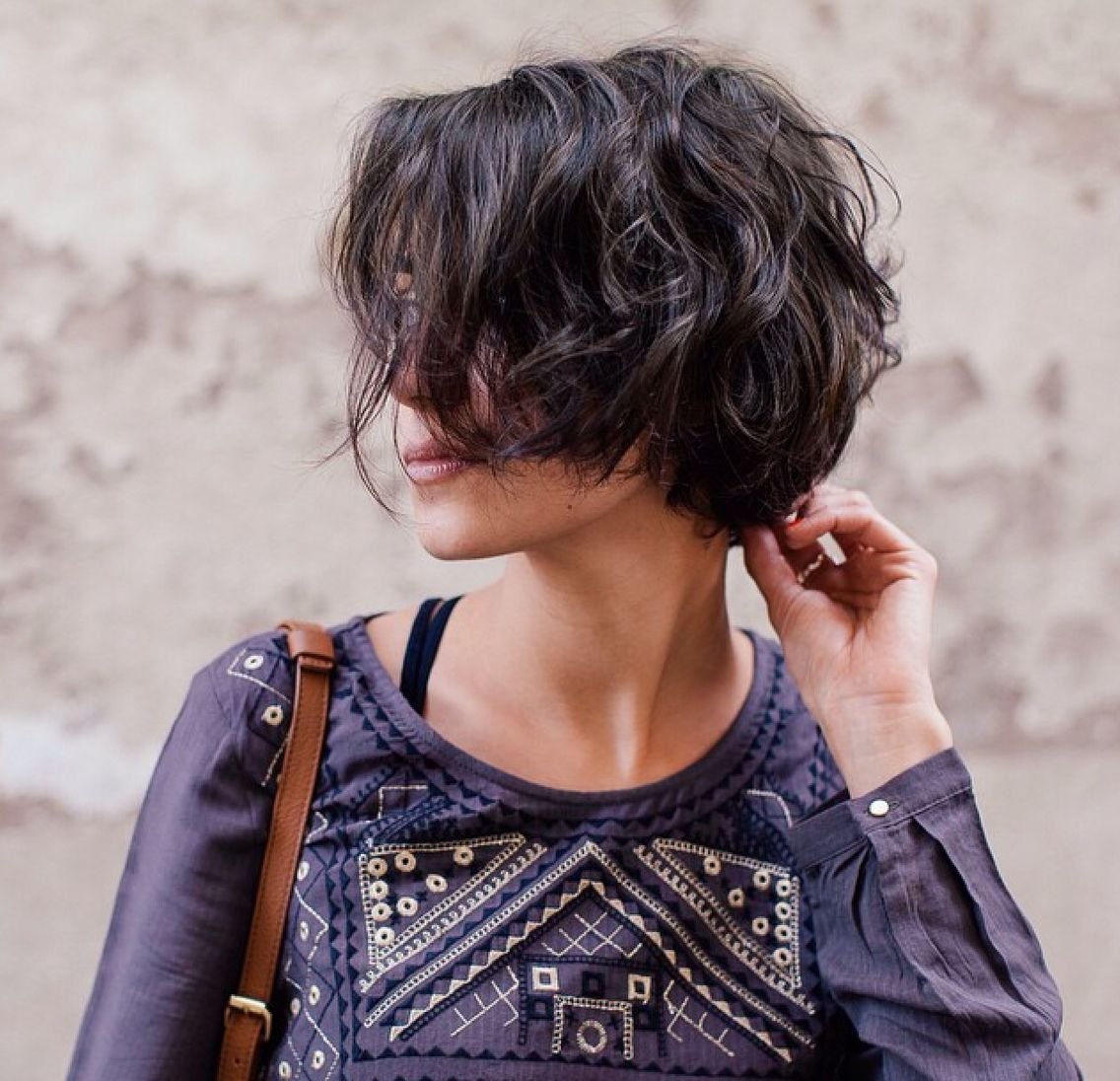 Прямое каре на кудрявые волосы