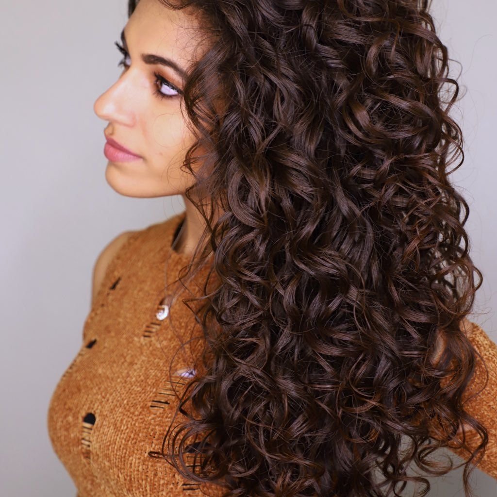 Волнистые кудри на длинные волосы