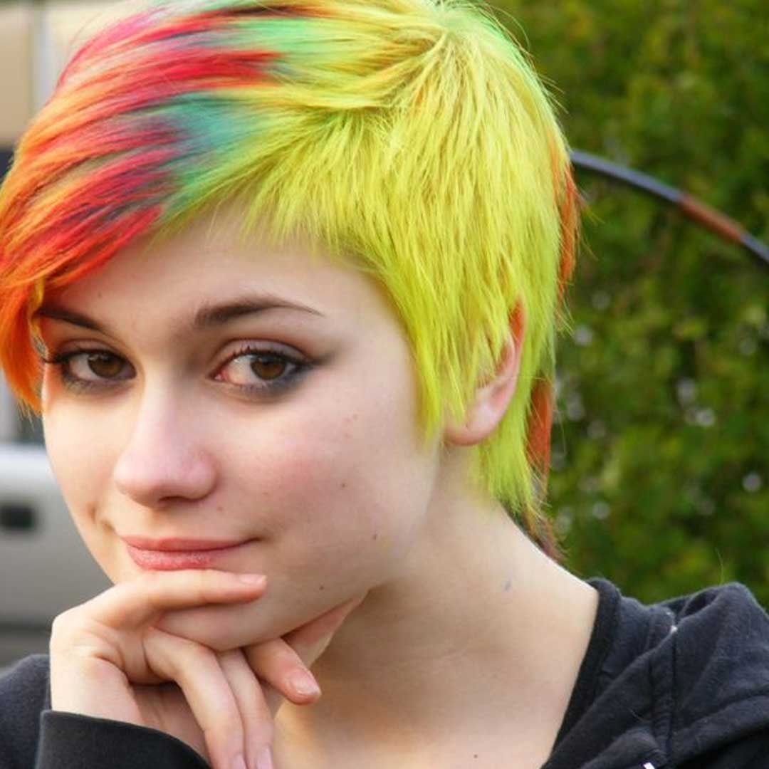 Яркие пряди на короткие волосы