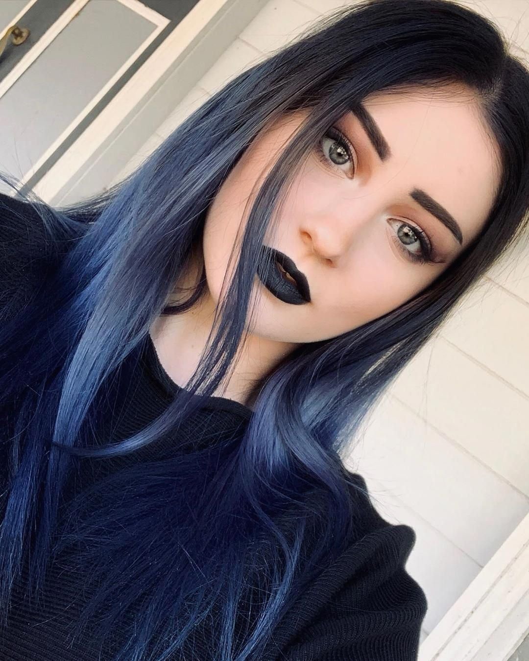 Темно синие волосы